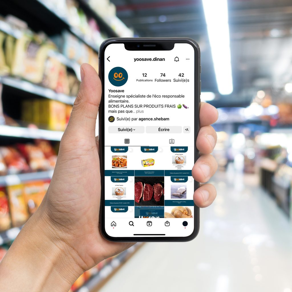 Création par Shebam ! du nom et de l'identité visuelle (logo, charte graphique et déclinaisons) de YOOSAVE, enseigne anti-gaspi et de sauvetage alimentaire installée à Dinan (22). Ici l'animation des réseaux sociaux instagram et Facebook